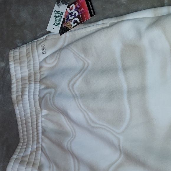 DSG X TWITCH + ALLISON Women's Long Fleece Shorts white and tan color - Picture 4 of 9